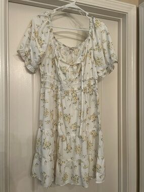 Women’s White Floral Short Sleeve Sundress